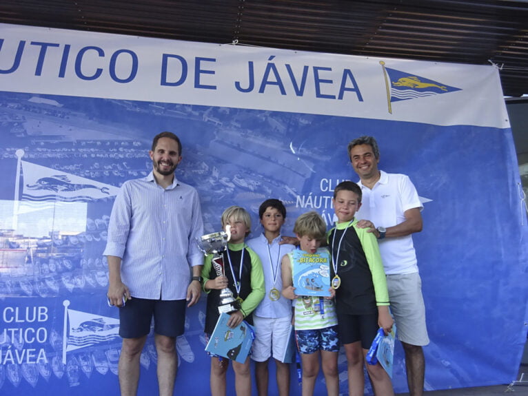 Ganadores del primer premio de la Liga Interescolar del Club Náutico Jávea