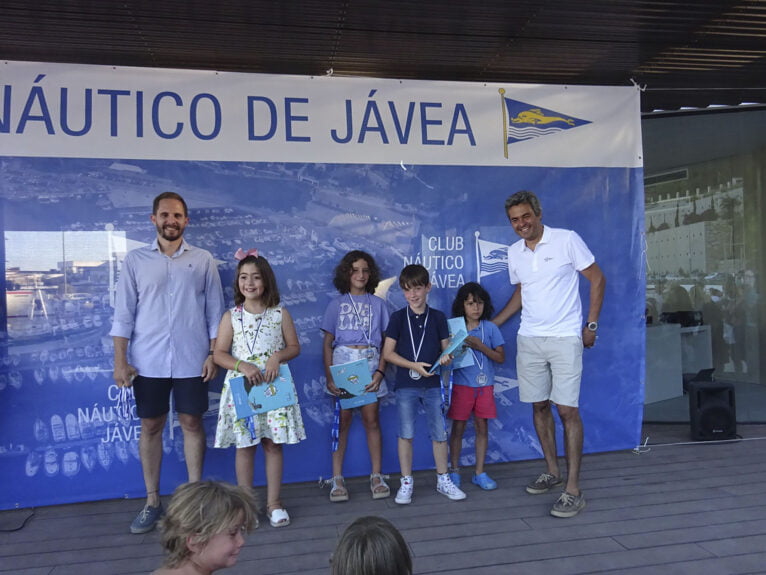 Ganadores del segundo premio de la Liga Interescolar del Club Náutico Jávea