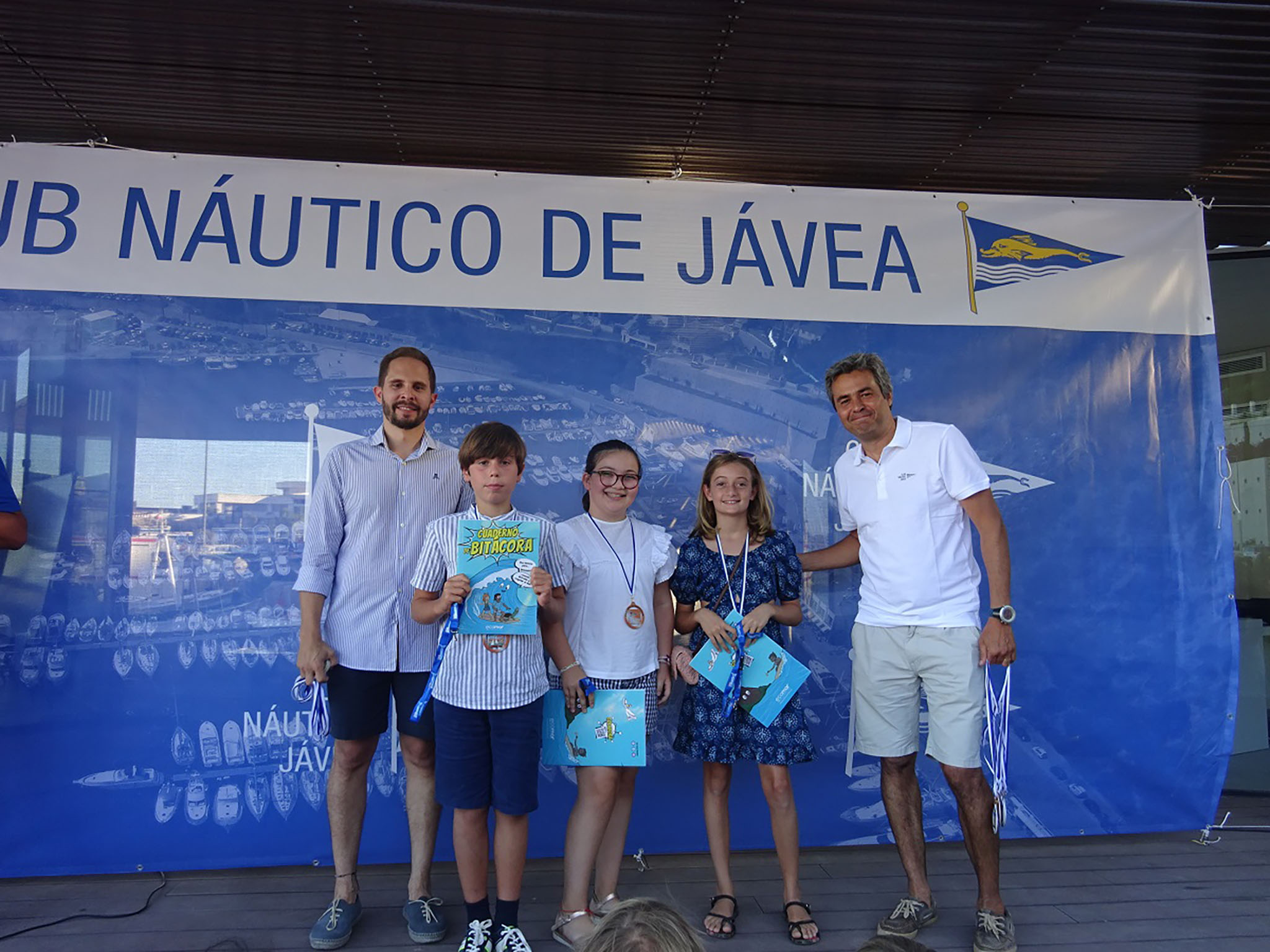 Ganadores del tercer premio de la Liga Interescolar del Club Náutico Jávea