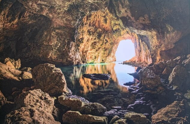 Imagen: Interior de la Cueva Grande de Xàbia. Foto Just I. Sellés