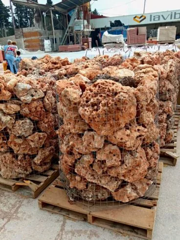 Jaulas de rocalla natural