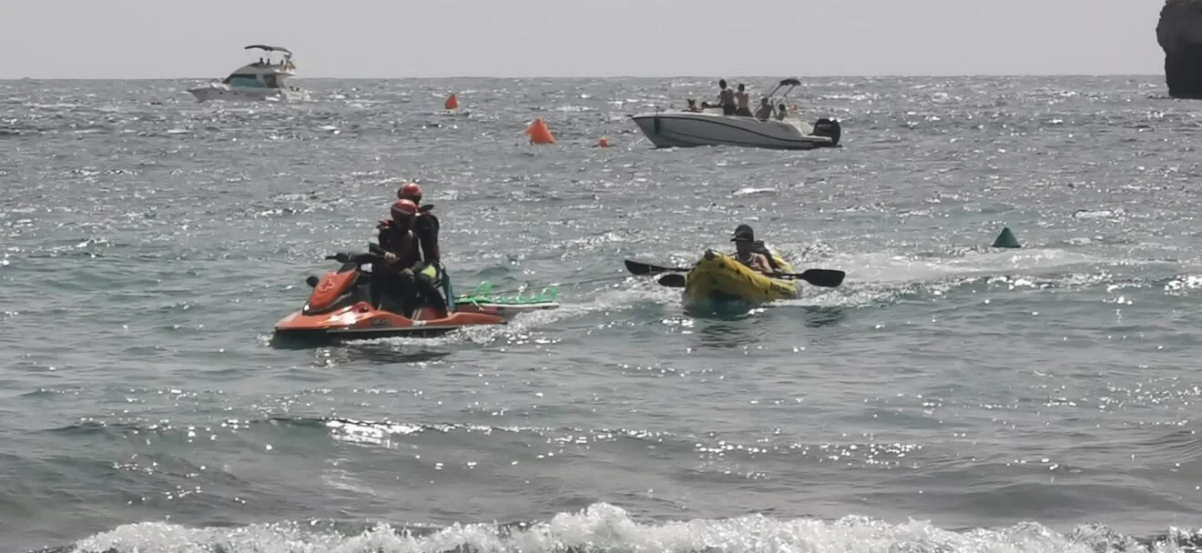 Momento del rescate de los dos hombres