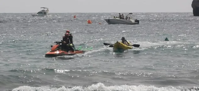 Imagen: Momento del rescate de los dos hombres