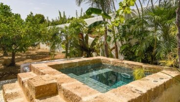 Piscina Spa estilo mediterráneo y balinés perfecto para dos personas