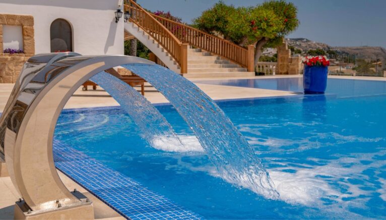 Mediterranean Villa pool with automatic disinfection and cleaning