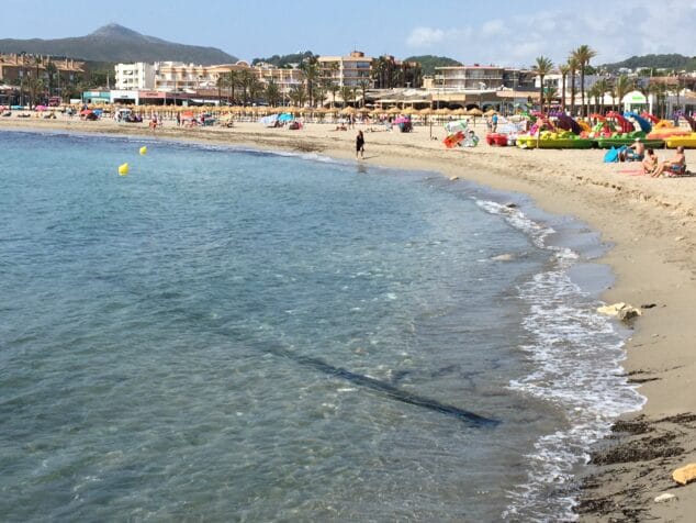Imagen: Playa del Arenal durante la mañana del 27 de julio de 2022