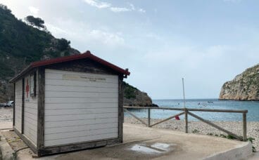 Puesto de socorro en la Cala de la Granadella