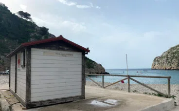 Puesto de socorro en la Cala de la Granadella