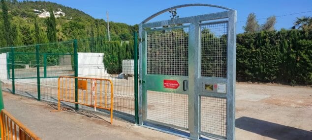 Imagen: Entrada al punto verde permitida sólo a residentes