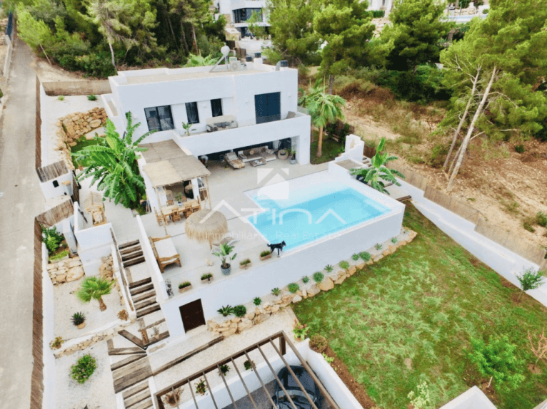 Vista aérea de la vivienda de estilo ibicenco en Jávea