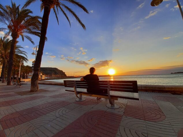 Imagen: Amanecer en Xàbia, desde la Playa de la Grava
