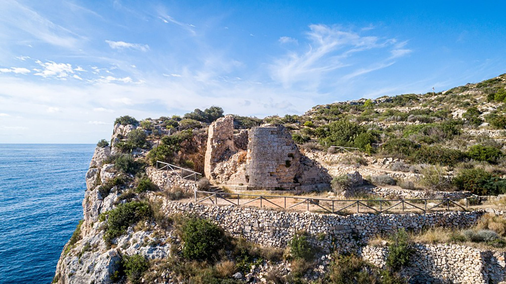 El Castell de la Granadella frente a la costa de Xàbia