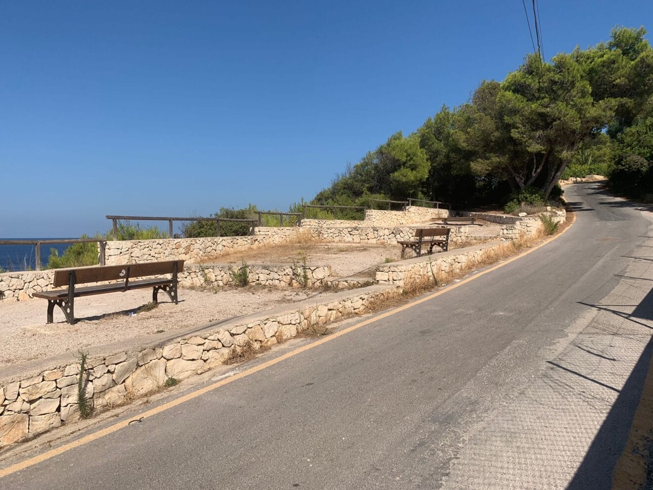 El Mirador se encuentra en la Calle Calablanca