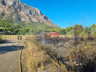Incendio a las faldas del Montgó en Xàbia 01