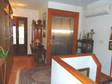 La vivienda dispone de un práctico ascensor