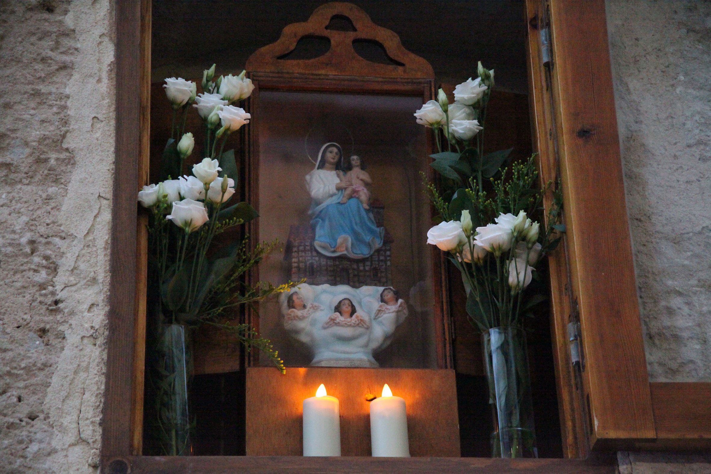 Nueva imagen de la Virgen de Loreto en la hornacina de su calle