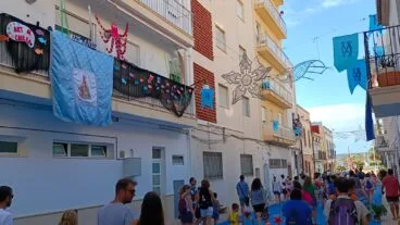 Balcón engalanado en las fiestas de Loreto