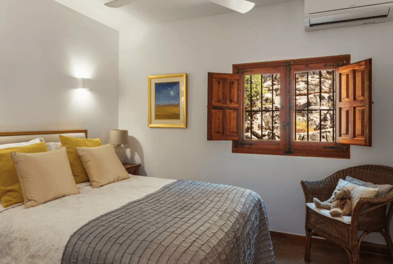 Dormitorio doble con aire acondicionado