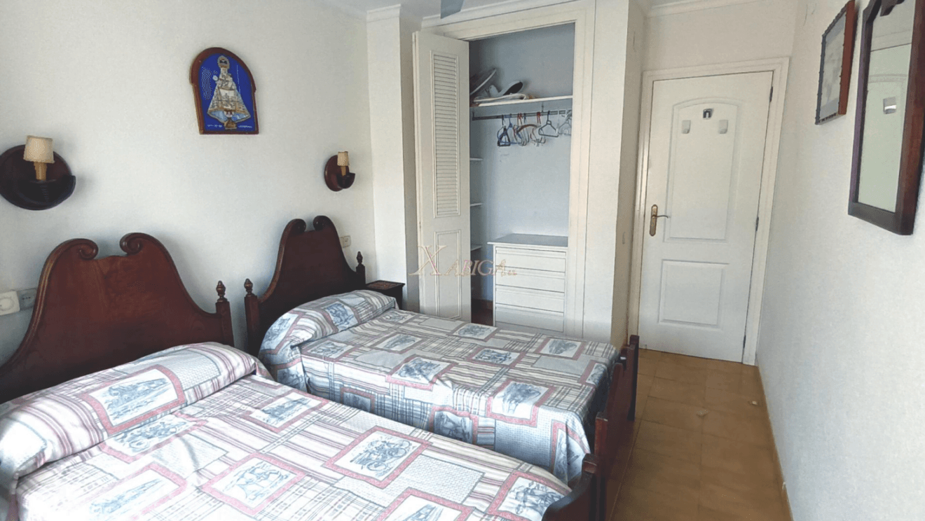Dormitorio doble con armario empotrado