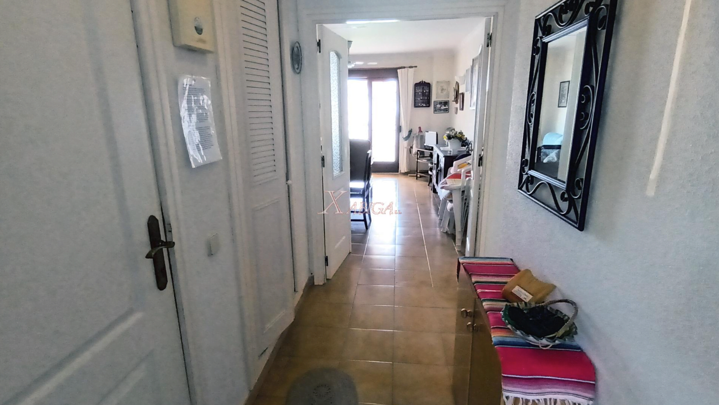 Hall de entrada del apartamento con armario