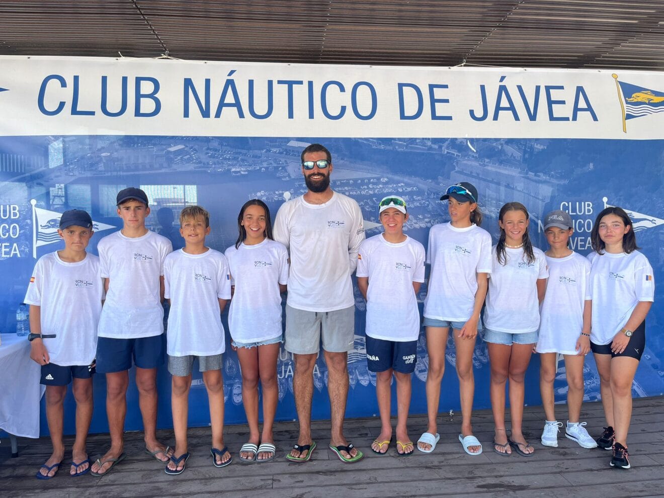 Jóvenes regatistas en la prueba del CN Jávea