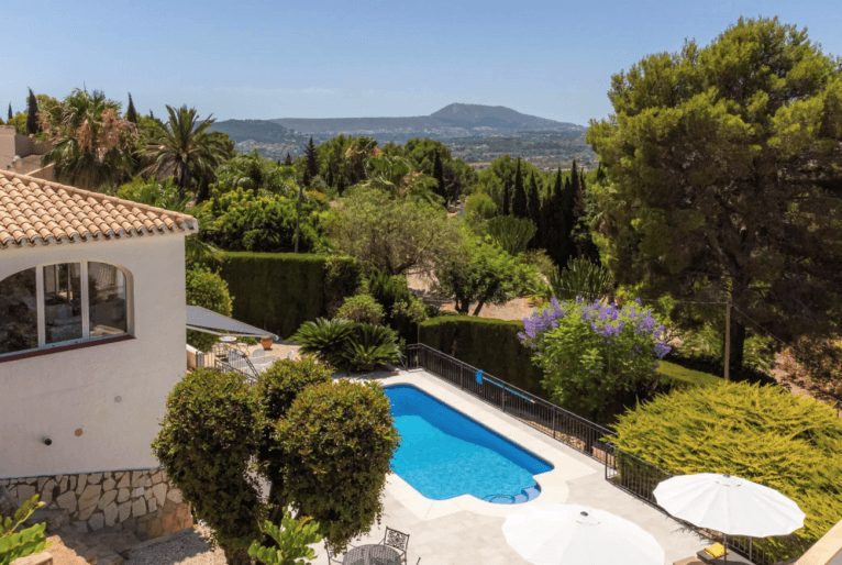 La vivienda cuenta con estupendas vistas al valle