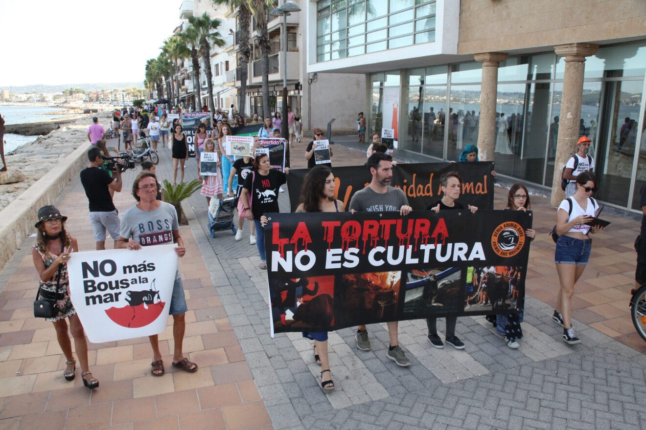Manifestación antitaurina en Xàbia (18)