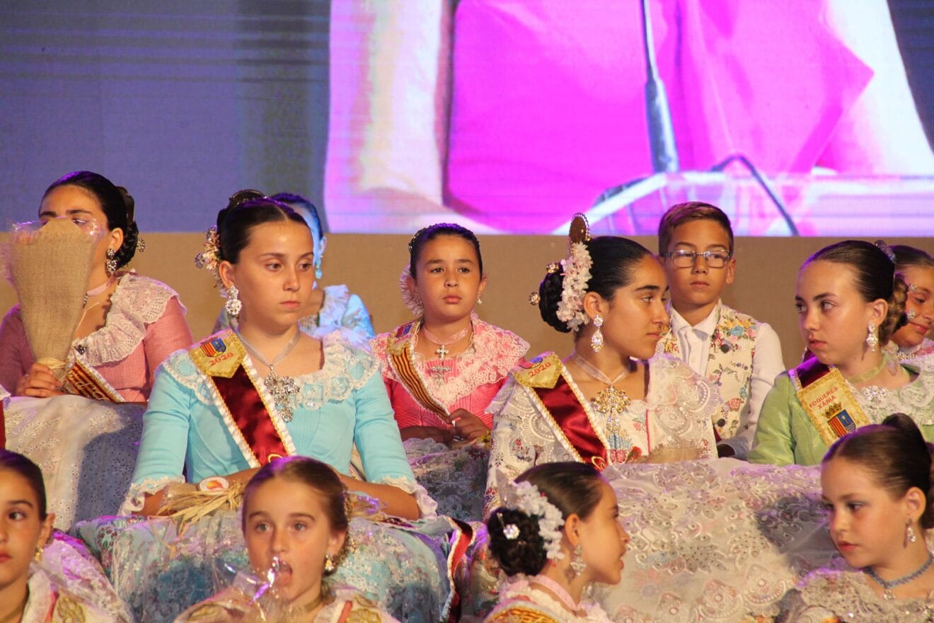 Niños y niñas en el acto de la proclamación de Fogueres 2022