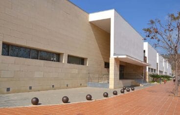 Parte exterior del IES La Mar