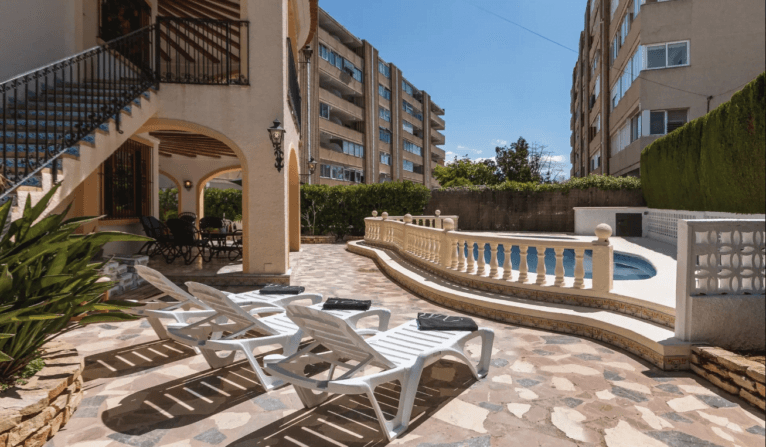 Piscina privada de la vivienda vacacional