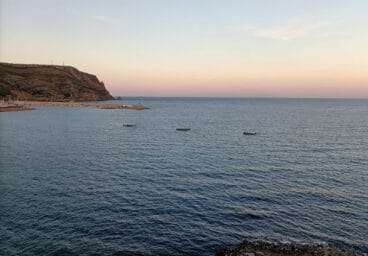 Plataformas instaladas en el mar para el disparo del castillo de fuegos artificiales