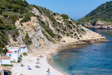 Playa de la Barraca junto a la vivienda