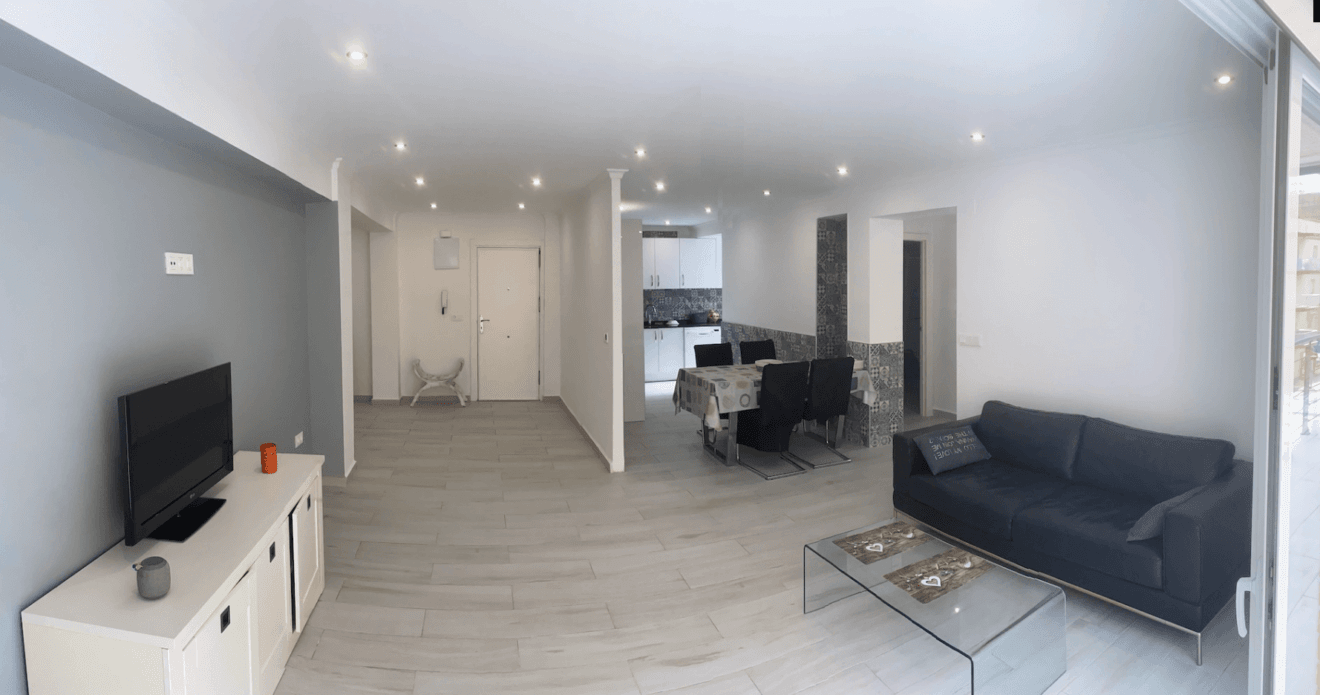 Salón amplio junto al comedor y cocina