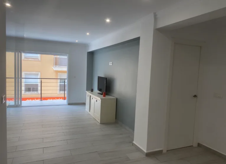 Salón con acceso al balcón