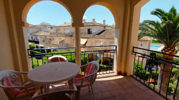 Terraza de la vivienda con conjunto de exterior