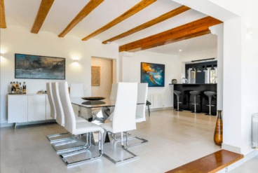 Zona de comedor junto a la cocina americana