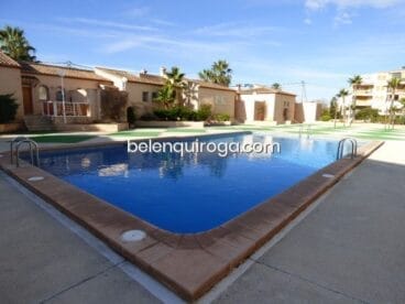 Apartamento con dos piscinas comunitarias