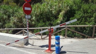 Barrera rota por intentar acceder sin permiso