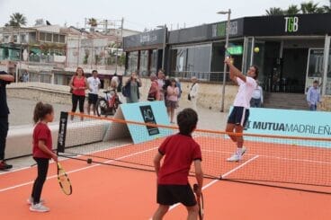 David Ferrer i Feliciano López pilotegen amb els xiquets a Xàbia (27)