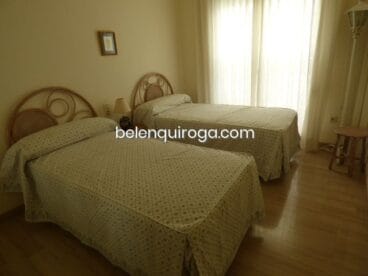 Dormitorio doble con puerta corredera