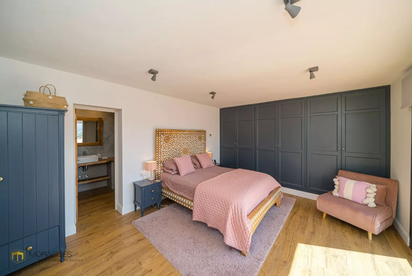 Dormitorio principal con armario empotrado