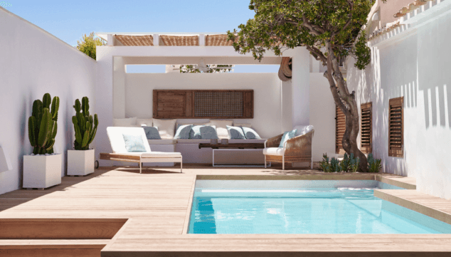 Imagen: Espacios exteriores decorados por el interiorista Carlos Serra