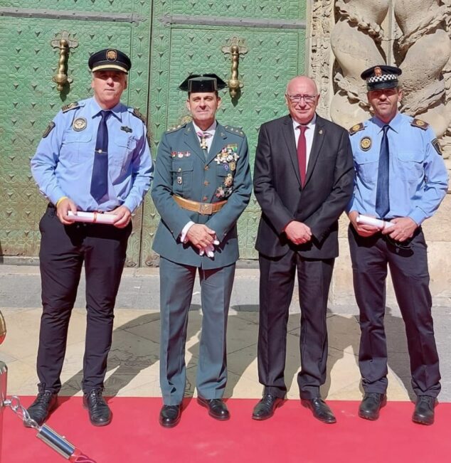 Imagen: La Policia Local de Xàbia ha recibido la Distinción Honorífica de la Guardia Civil