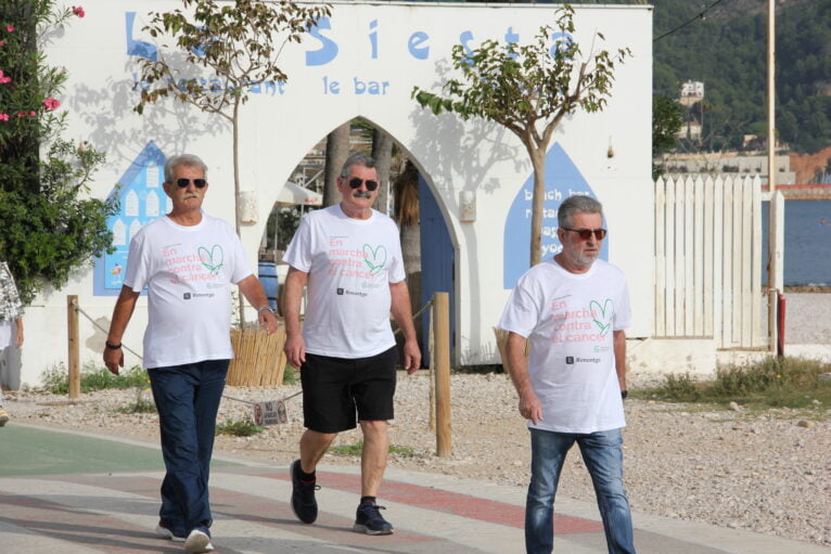 Multitudinaria Marcha contra el cáncer en Xàbia 2022 (11)