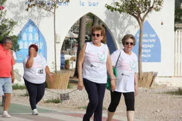 Multitudinaria Marcha contra el cáncer en Xàbia 2022 (15)