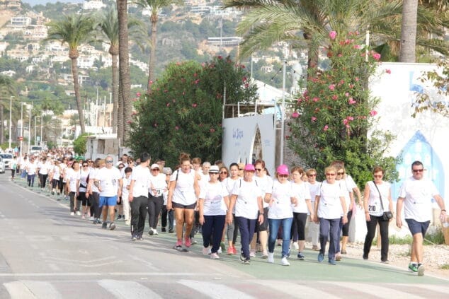 Imagen: Multitudinaria Marcha contra el cáncer en Xàbia 2022
