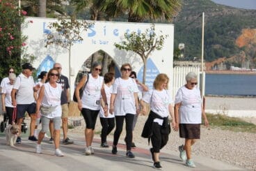 Multitudinaria Marcha contra el cáncer en Xàbia 2022 (20)