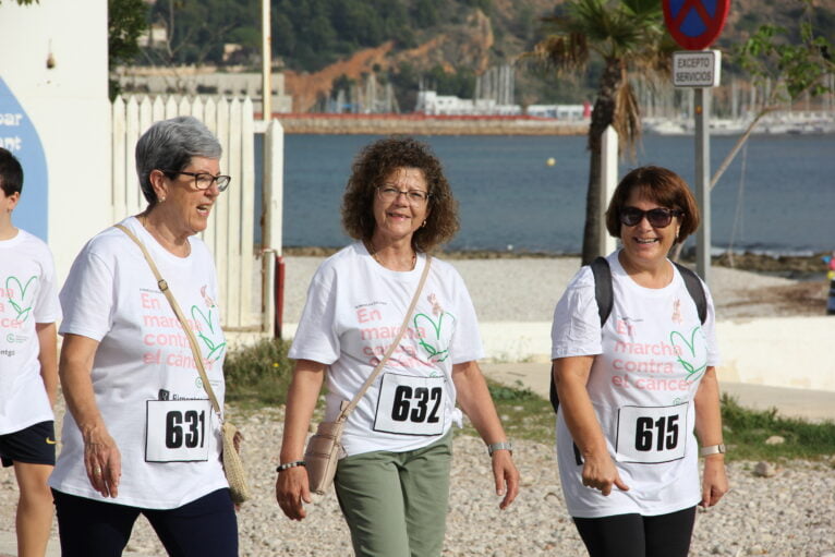 Multitudinaria Marcha contra el cáncer en Xàbia 2022 (25)