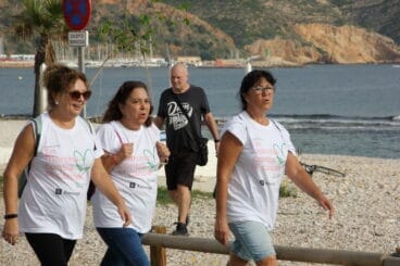 Multitudinaria Marcha contra el cáncer en Xàbia 2022 (7)