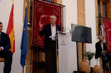 Pep Segarra recoge el premios Vila de Xàbia en el 9 d’Octubre